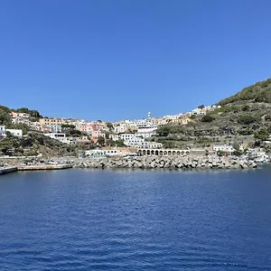 Casa Spaziosa Al Centro Di Ustica Appartamento